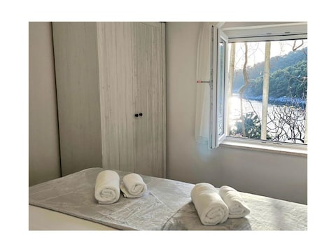 Holiday house Two bedroom house near beach Cove Skozanje, Hvar K-4039
