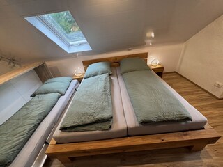 klappbares Einzelbett für 3. Person (90x200cm)