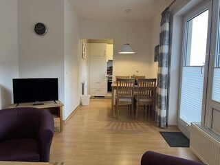 Wohn-/Schlafbereich mit offener Küche