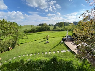 Unser großer Garten mit Sonnenterrasse und Ausblick