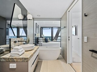 Apartment Broadbeach Features 28