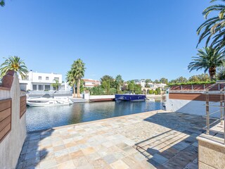Villa Empuriabrava Buitenaudio-opname 3