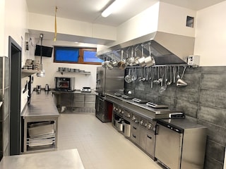 Voll ausgestattete Küche