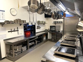 Voll ausgestattete Küche