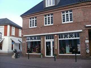 Außenaufnahme vom Gebäude mit Cafe