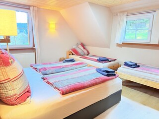 Vier Bett Schlafzimmer mit Boxspringbett