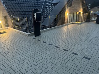 Parkplatz mit E- Ladestation