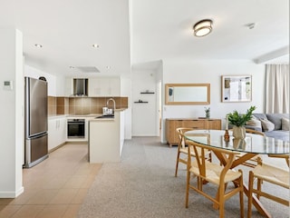 Apartment Broadbeach Features 12