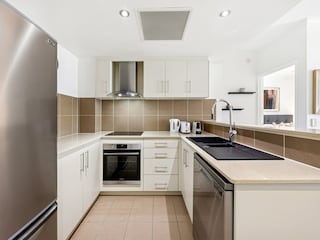 Apartment Broadbeach Features 17
