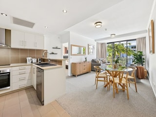 Apartment Broadbeach Features 28