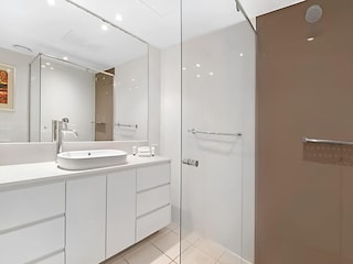 Apartment Broadbeach Features 13