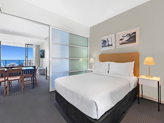 Apartment Broadbeach Features 14