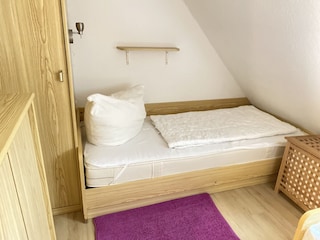 2. Schlafzimmer , mit zwei Einzelbetten oben