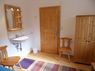 Schlafzimmer 2 mit WC 2