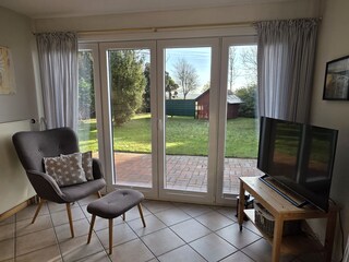 Wohnzimmer mit Zugang zur Südterrasse