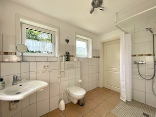 Badezimmer 2 neben Sauna.