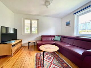 Wohnzimmer 1 mit SAT-TV, Stereo-Anlage, WLAN