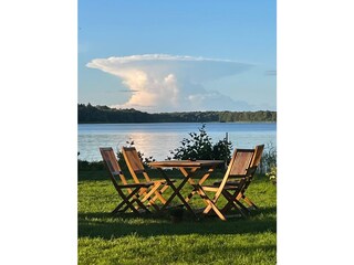 Bester Platz im Garten bei Kaffee und Kuchen