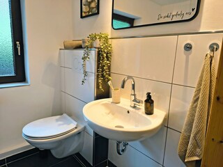 Helles, modernes Bad zum Wohlfühlen