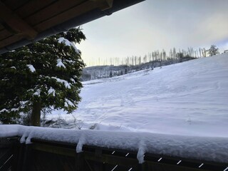 Balkonblick im Winter – Weitblick auf die verschneiten
