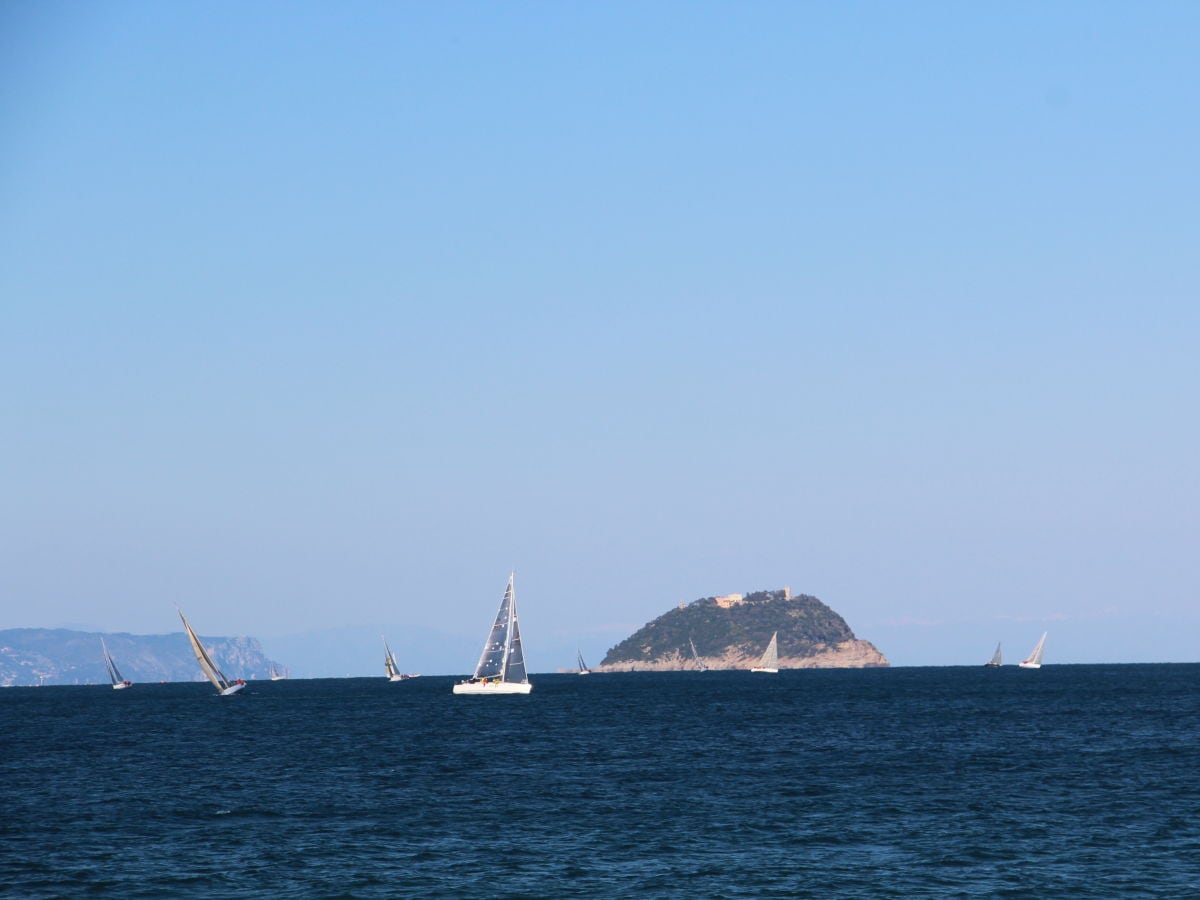 Ausfluege zu der Insel Gallinara