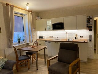 Küchenzeile mit Essplatz