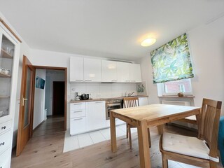 Essplatz mit Küchenzeile