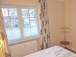 Schlafzimmer mit Blick zum Flur