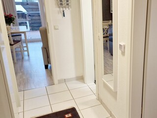 Flur mit Blick zum Wohnzimmer