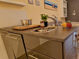 Küchenzeile mit Geschirrspüler