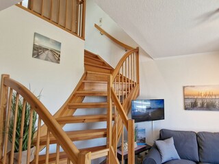 Wohnbereich mit Treppe zum Schlafzimmer