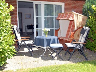 Terrasse mit Strandkorb