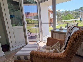 Wohnzimmer mit Blick zur Terrasse