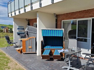 Terrasse mit Strandkorb