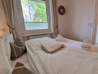 Schlafzimmer mit Doppelbett