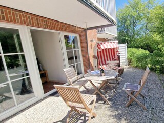 Terrasse mit Strandkorb