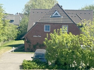 Lage direkt hinter dem Deich