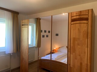 Kleiderschrank mit Spiegeltüren