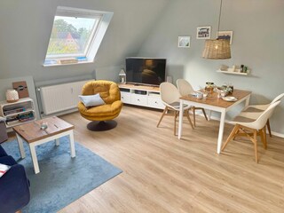 Wohnzimmer & Esstisch