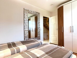 Schlafzimmer 1 mit Doppelbett