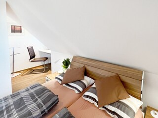 Schlafzimmer 2 mit Arbeitsecke