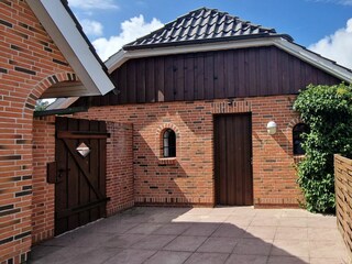 Garage von der Gartenseite