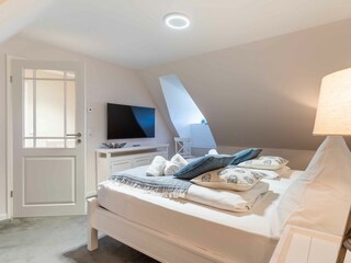Schlafzimmer mit Smart-TV