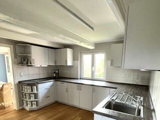 Blick in die großzügige Küche