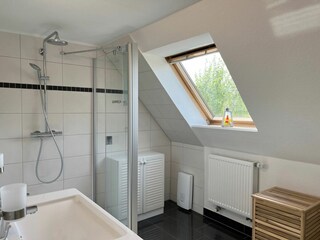Duschbad oben mit Fenster