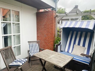 Strandkorb auf der Terrasse