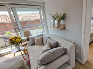 Wohnzimmer mit Blick in das Schlafzimmer