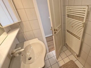 Badezimmer mit Handtuchtrockner