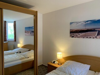 Kleiderschrank im Schlafraum