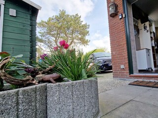 Eingang und Stellplatz